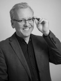 Nicklas Lundgren håller gärna er kurs. Han har över 20 års erfarenhet som pedagog inom stora organisationer, universitet och gymnasium.